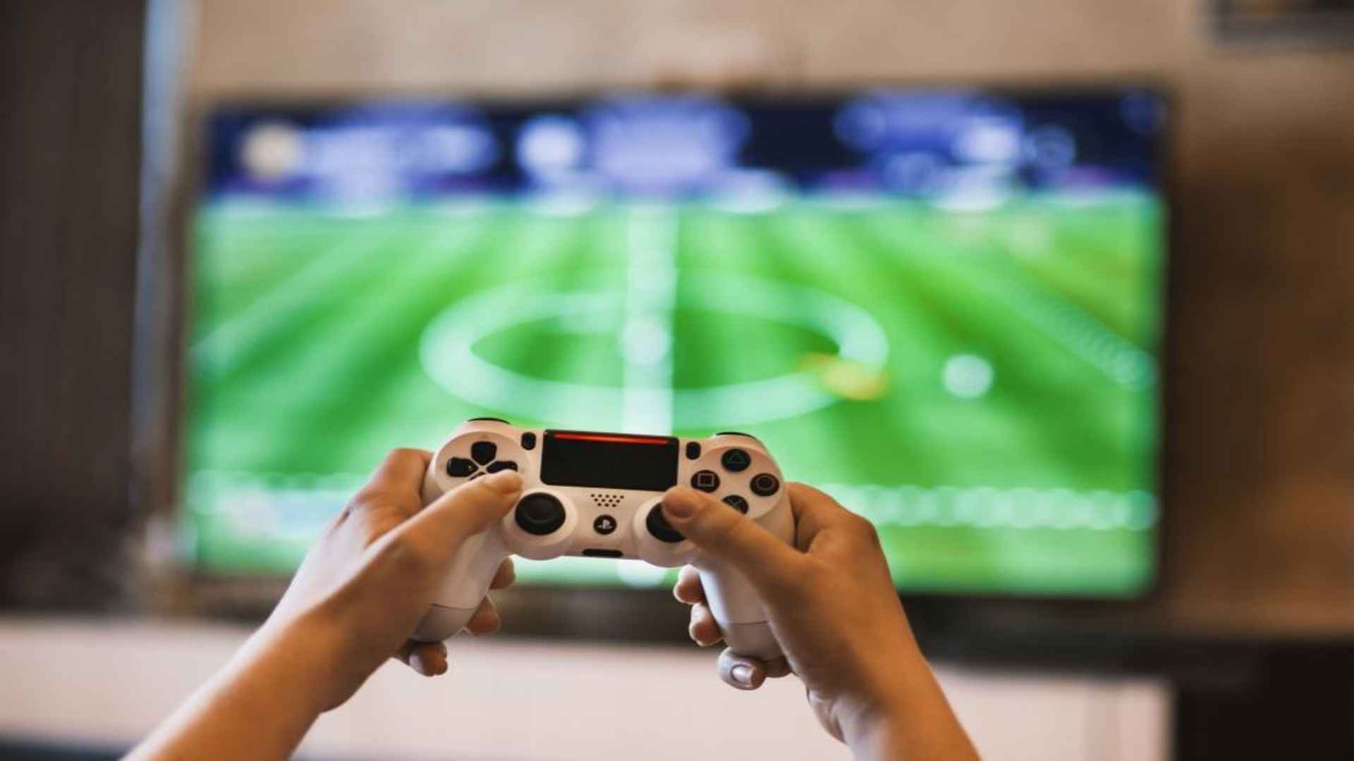 Multiplayer Games with Dynamic Team Coordination